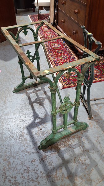 Lot 367 - TABLE BASE