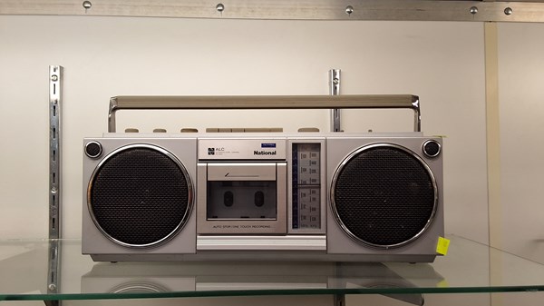 Lot 1330 - NATIONAL PANASONIC RADIO