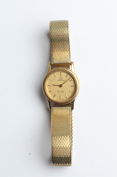 Lot 1047 - OMEGA WRIST WATCH