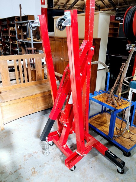 Lot 274 - ENGINE HOIST