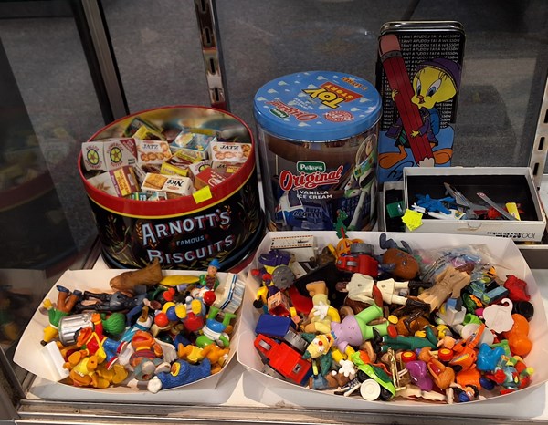 Lot 1452 - VINTAGE TOYS
