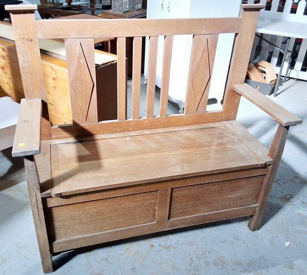 Lot 377 - ENTRANCE BENCH