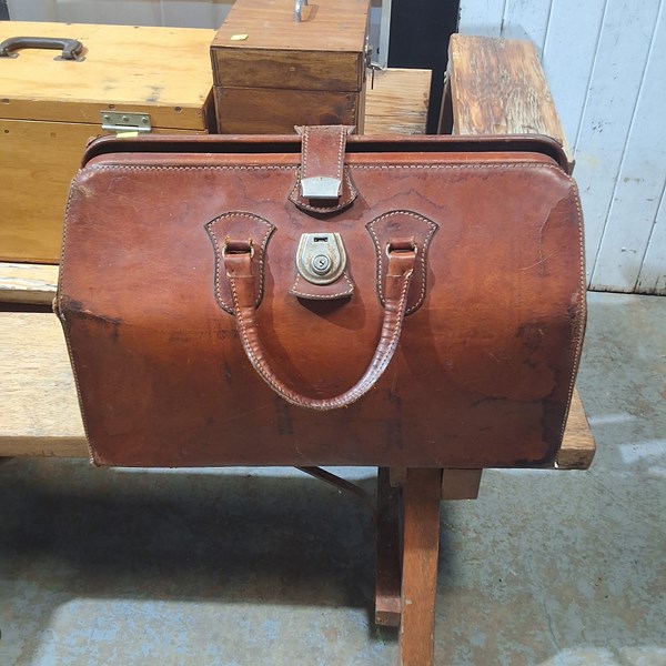 Lot 448 - KIT BAG