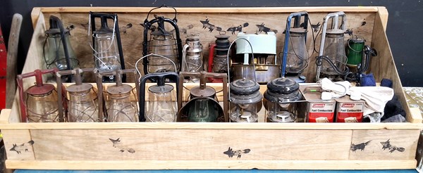 Lot 270 - LANTERN LOT