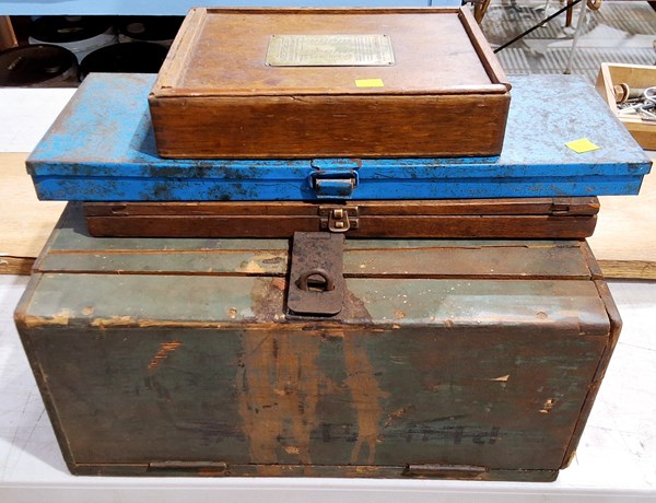 Lot 253 - MECHANICAL INSTRUMENTS