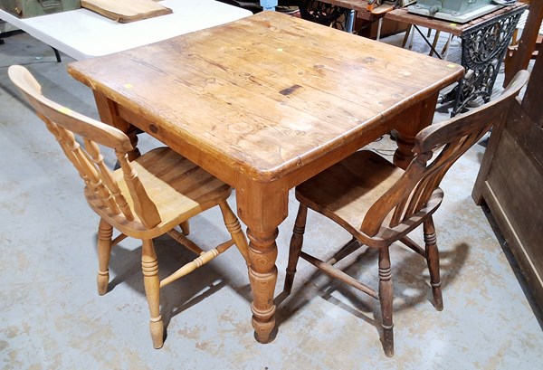 Lot 282 - KITCHEN TABLE AND CHAIRS