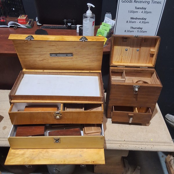 Lot 373 - BOXES
