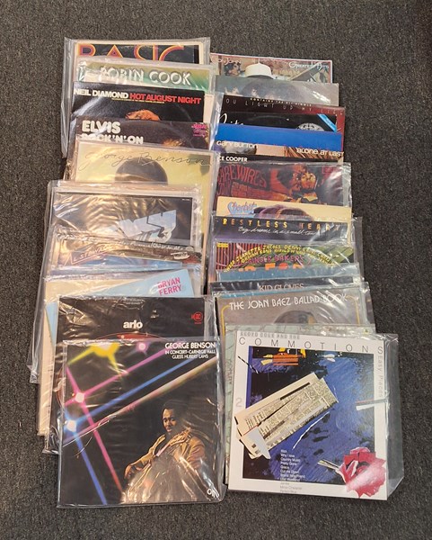 Lot 1291 - VINYL RECORDS