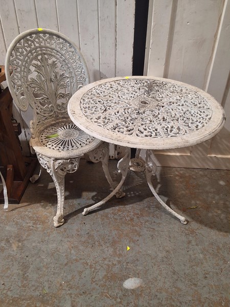 Lot 401 - PATIO SET