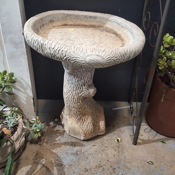 Lot 398 - BIRD BATH