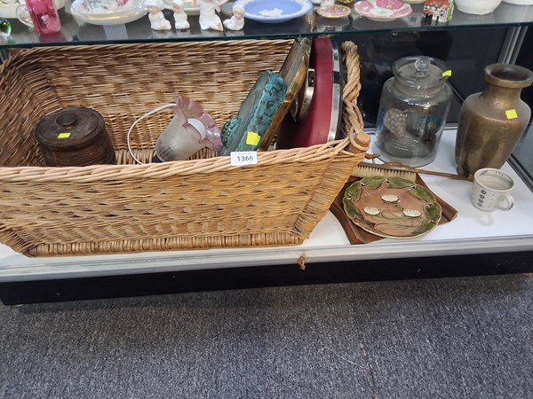 Lot 1423 - HOMEWARES