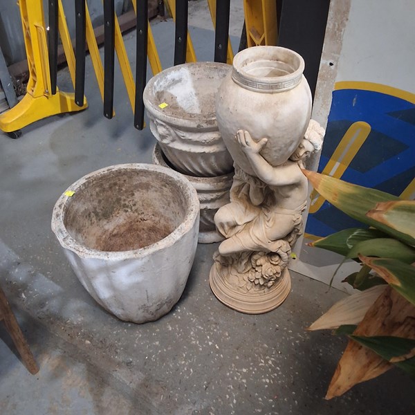 Lot 393 - GARDEN POTS