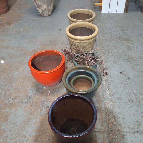 Lot 387 - GARDEN POTS