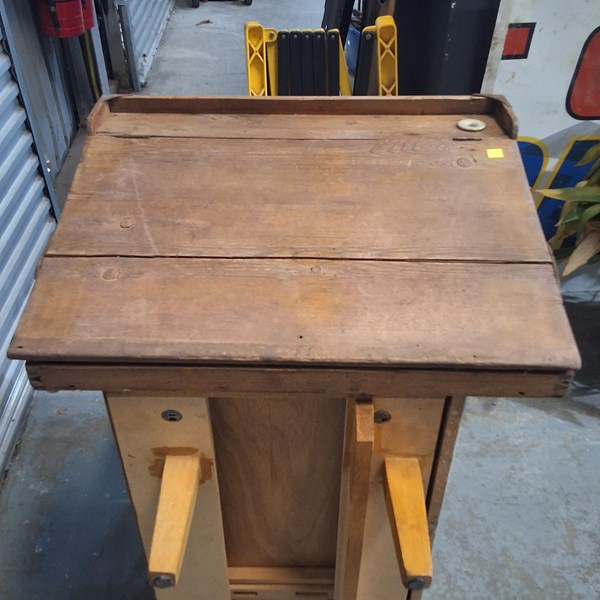 Lot 463 - WRITING SLOPE