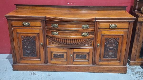Lot 153 - SIDEBOARD