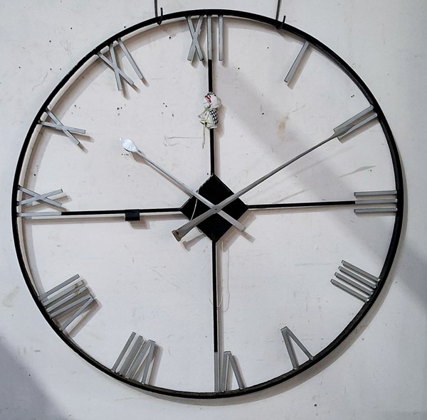 Lot 428 - LARGE WALL CLOCK