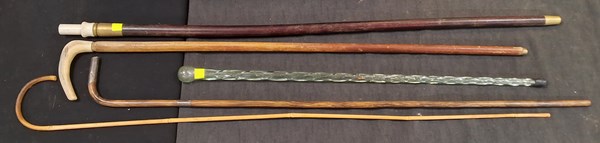 Lot 1422 - WALKING STICKS