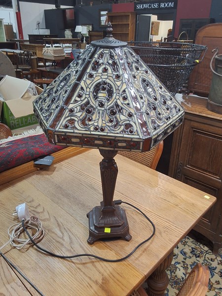 Lot 152 - TABLE LAMP