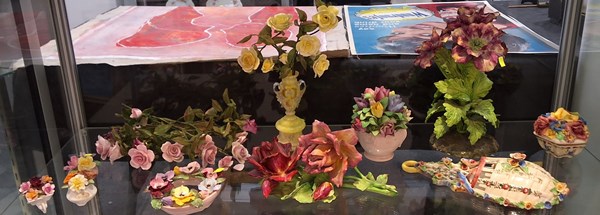 Lot 1223 - CAPODIMONTE FLOWERS