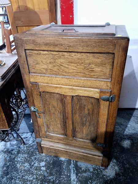 Lot 214 - ICE CHEST