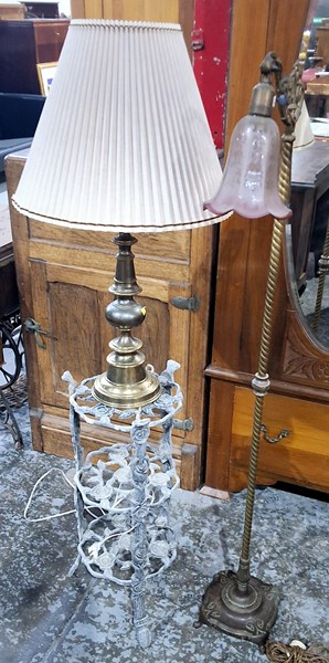 Lot 217 - DECOR LOT