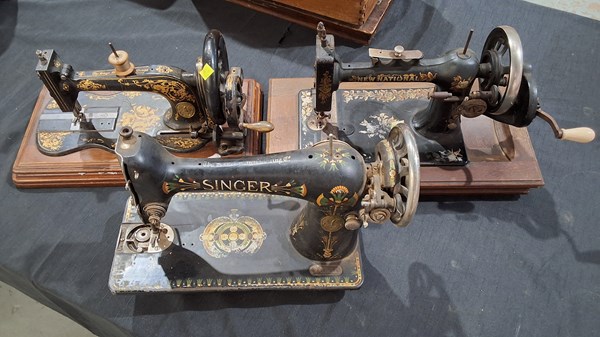 Lot 1189 - SEWING MACHINES