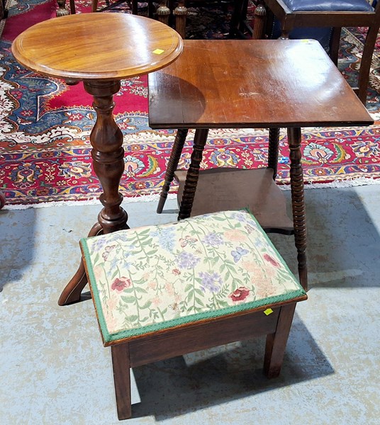 Lot 239 - DECOR LOT