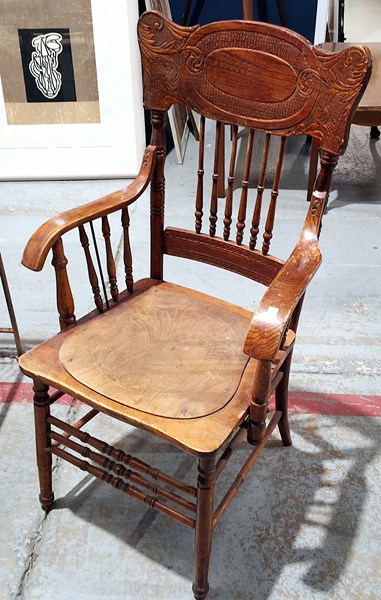 Lot 445 - ARM CHAIR