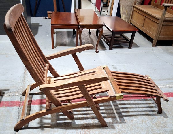 Lot 414 - STEAMER LOUNGE