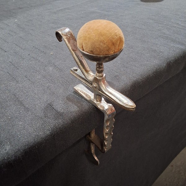 Lot 1153 - SEWING CLIP