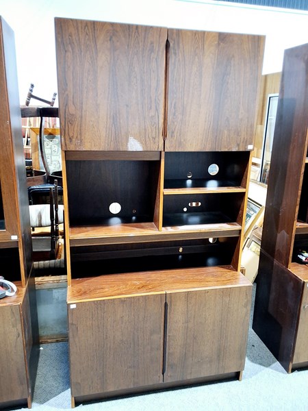 Lot 306 - WALL UNIT