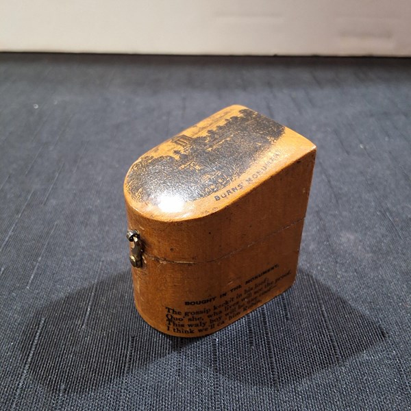 Lot 1166 - THIMBLE CASE