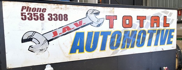 Lot 400 - ADVERTISING SIGNAGE