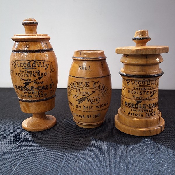 Lot 1160 - NEEDLE CASES