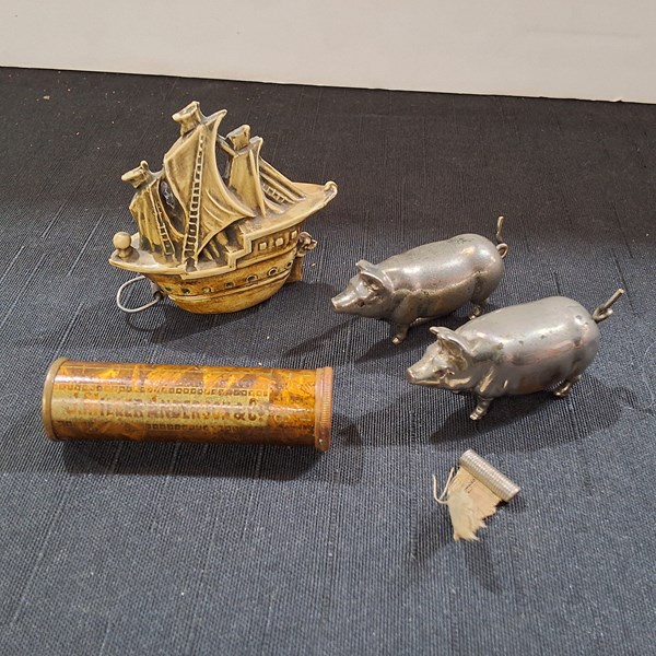 Lot 1060 - SEWING TAPE MEASURES