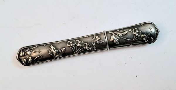Lot 1059 - NEEDLE CASE