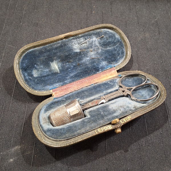 Lot 1151 - SEWING KIT