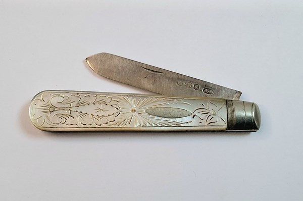 Lot 1055 - POCKET KNIFE