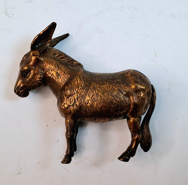 Lot 1155 - SEWING COLLECTABLE