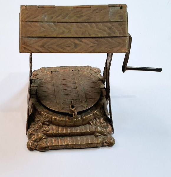 Lot 1165 - SEWING COLLECTABLE