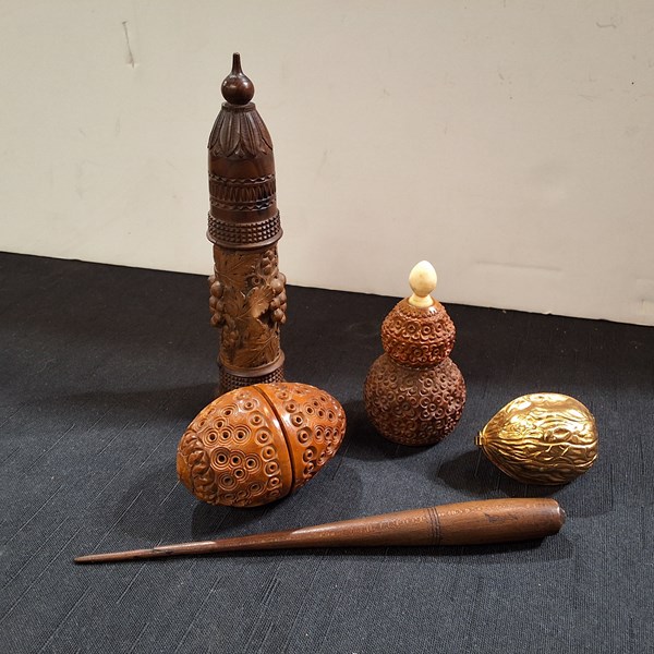 Lot 1064 - SEWING REQUISITES