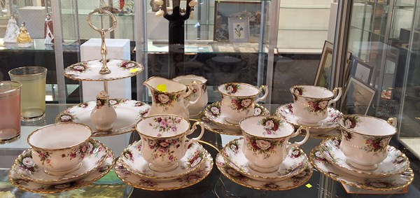 Lot 1204 - ROYAL ALBERT