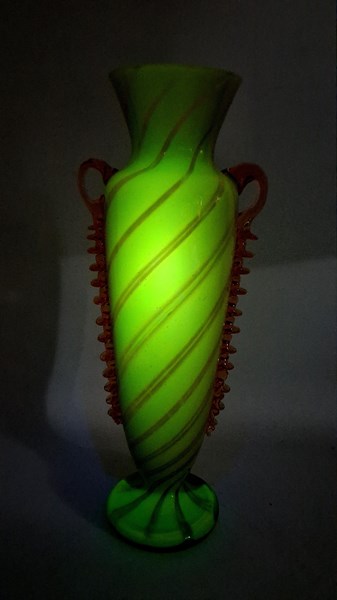 Lot 1216 - URANIUM GLASS