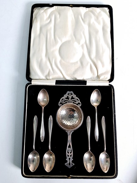 Lot 1113 - SILVER TEAWARE
