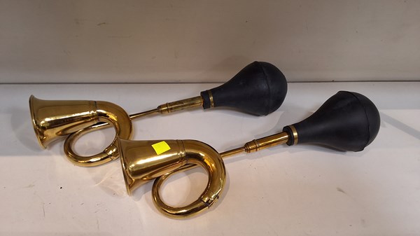 Lot 1303 - VINTAGE CAR HORNS