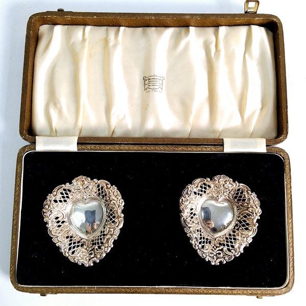 Lot 1114 - SILVER DISHES