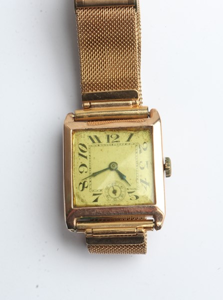Lot 1094 - GOLD WATCH