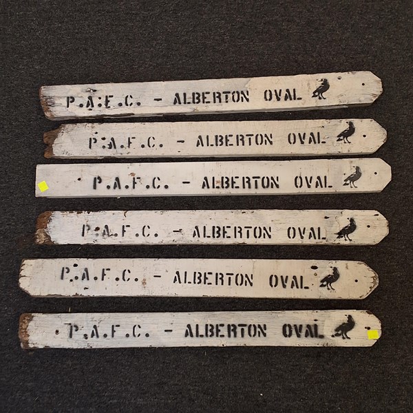 Lot 1518 - PICKETS