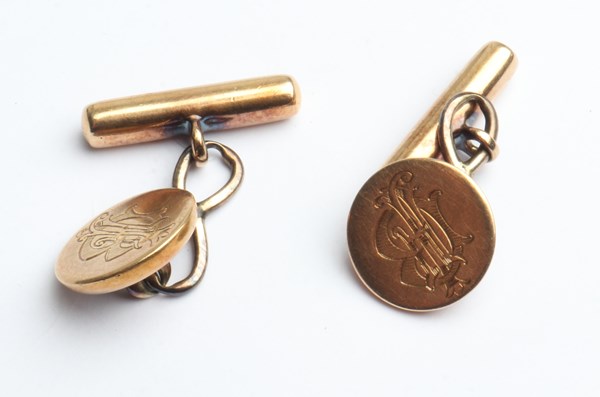Lot 1014 - GOLD CUFFLINKS