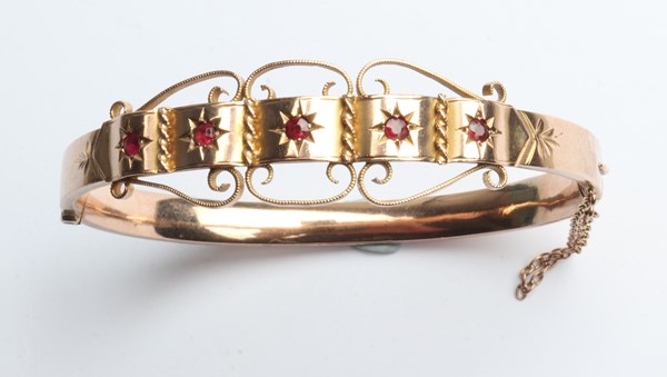 Lot 1001 - GOLD BANGLE